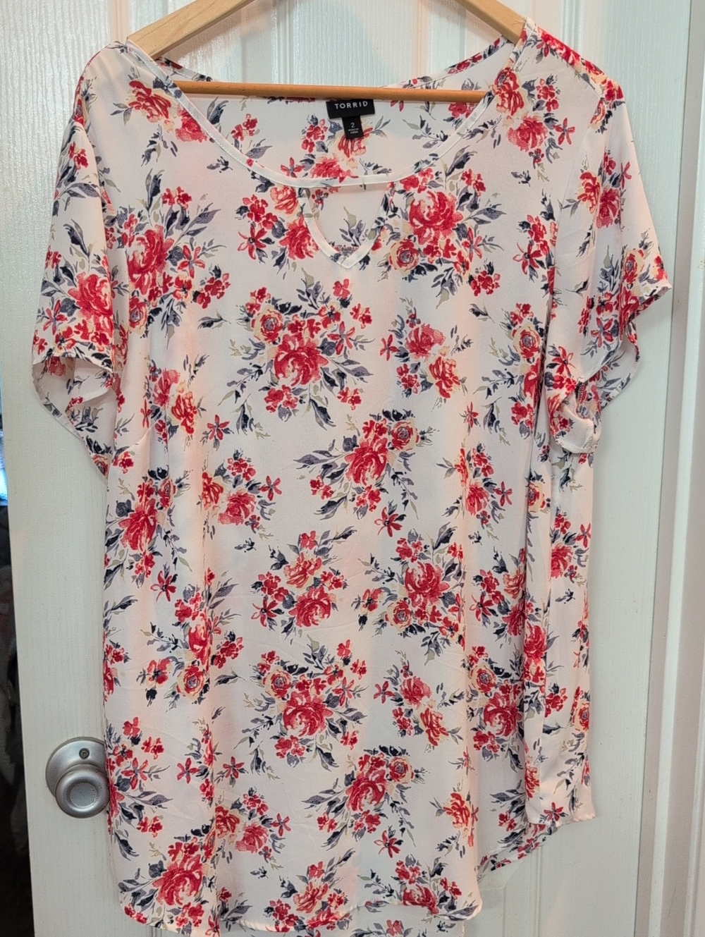 torrid Cream Floral Short Sleeve Keyhole Top